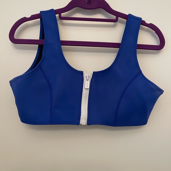 Cherry royal set top from Hoaka Swimwear in size medium++ - Picture 2 of 3